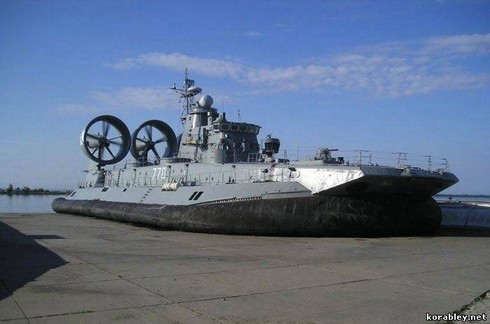 Khám phá bí ẩn tàu đổ bộ đệm khí Bò rừng “Zubr” - ảnh 2