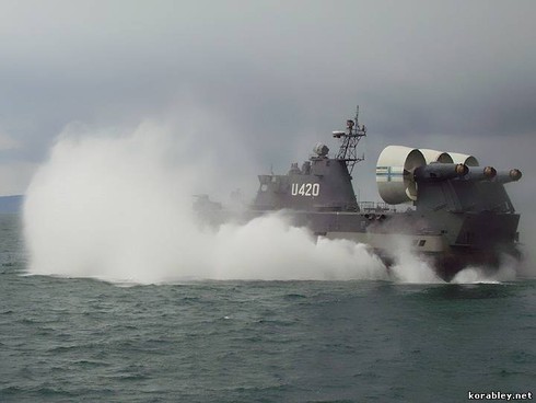 Khám phá bí ẩn tàu đổ bộ đệm khí Bò rừng “Zubr” - ảnh 4