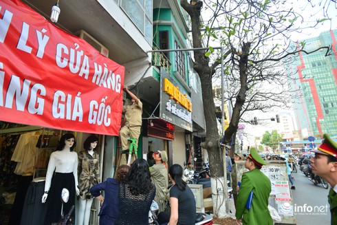 Đề xuất lắp camera xử lý lấn chiếm vỉa hè tại Hà Nội - ảnh 1