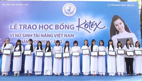 Khởi động chương trình học bổng Kotex - Vì nữ sinh Tài năng Việt Nam 2013 - ảnh 1