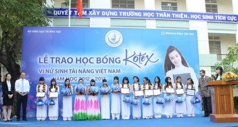 Khởi động chương trình học bổng Kotex - Vì nữ sinh Tài năng Việt Nam 2013 - ảnh 2