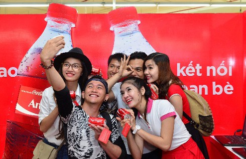 Giải mã hiện tượng săn tìm lon Coca-Cola in tên - ảnh 2