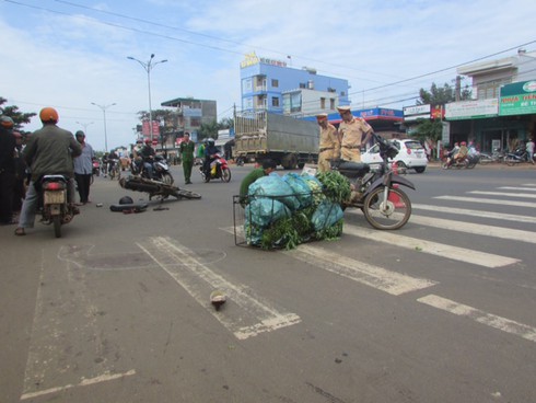 Đắk Lắk: Xe chở rau gây tai nạn, 3 người thương vong - ảnh 1