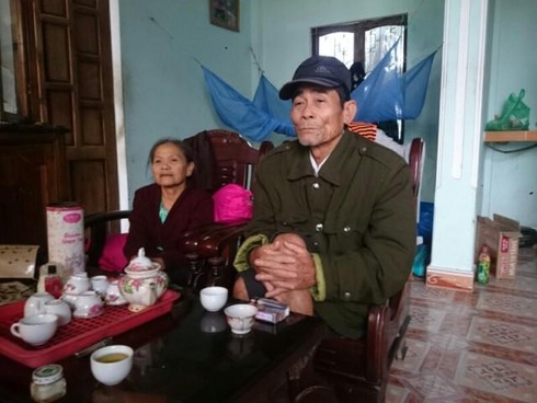 Cảm động cụ già 74 tuổi lao ra cứu người giữa dòng lũ dữ - ảnh 1