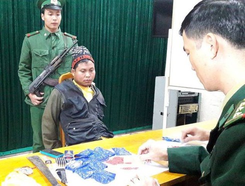 Mang 2.000 viên ma túy tổng hợp vượt biên vào Việt Nam - ảnh 1