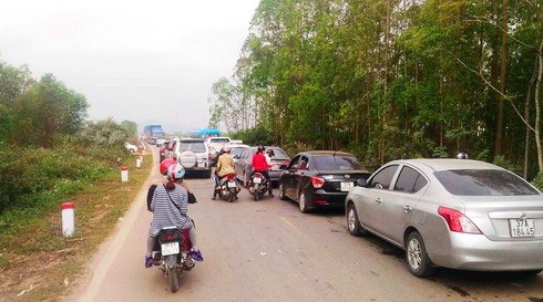 Nghệ An: Tắc đường “kinh hoàng” trước giờ khai hội hoa Hướng dương - ảnh 6
