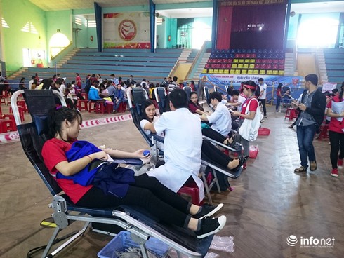 Hàng trăm sinh viên Huế hưởng ứng ngày “Chủ nhật đỏ” - ảnh 3