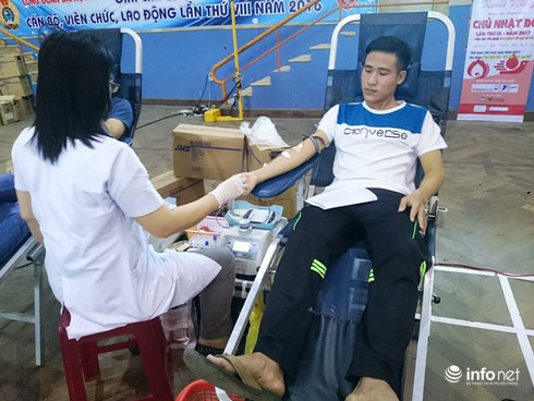 Hàng trăm sinh viên Huế hưởng ứng ngày “Chủ nhật đỏ” - ảnh 4