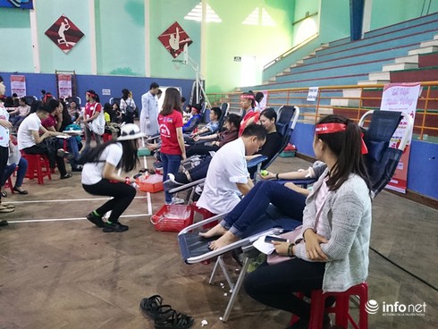 Hàng trăm sinh viên Huế hưởng ứng ngày “Chủ nhật đỏ” - ảnh 7