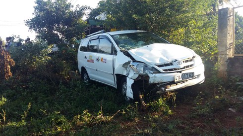 Đắk Lắk: Taxi gây tai nạn nghiêm trọng, 3 người thương vong - ảnh 1