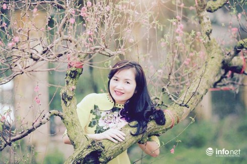 Người Hà Tĩnh diện áo dài xuống phố đón Tết - ảnh 1