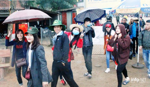 Hà Tĩnh: Chùa Hương Tích khai hội trong mưa - ảnh 7