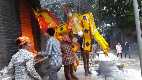 Hà Tĩnh: Đốt hàng trăm