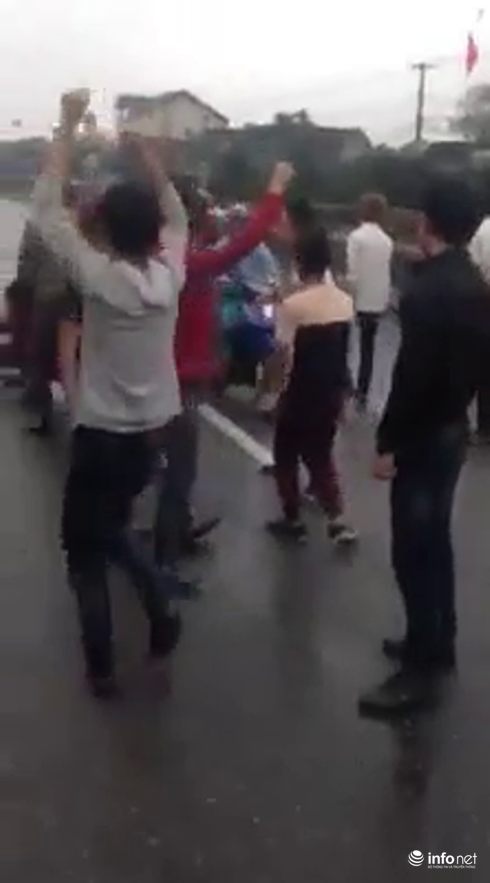 Hà Tĩnh: Nhóm thanh niên nhảy nhót trên quốc lộ 1A vì say rượu - ảnh 1