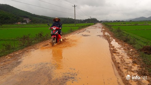 Những con đường “tắm bùn” ở Bố Trạch - Quảng Bình - ảnh 2