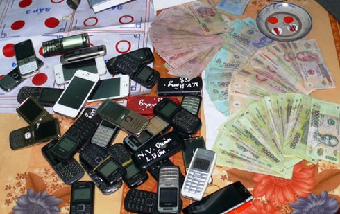 Bắt quả tang 9 nhân viên truyền tải điện đánh xóc đĩa tại công ty - ảnh 1