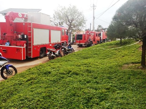 Huế: Cháy dữ dội tại cơ sở sản xuất hương trầm, 2 anh em bị thương nặng - ảnh 2