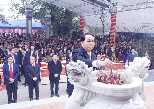 Chủ tịch nước Trần Đại Quang cắt băng khánh thành đền thờ vua Mai Hắc Đế - ảnh 3