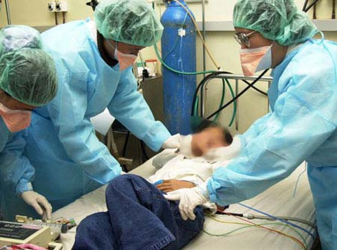 Nghệ An: Hai anh em tử vong, nhiều học sinh nhập viện do bị viêm cầu thận - ảnh 1