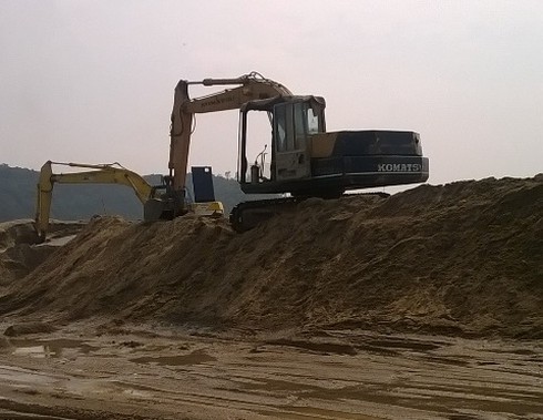 Thanh Hóa: Đình chỉ công tác chủ tịch xã vì để “cát tặc” lộng hành - ảnh 1