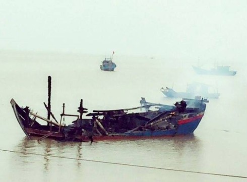 Thanh Hóa: 3 tàu cá bất ngờ bốc cháy trong đêm - ảnh 2