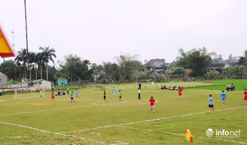 Hàng ngàn người đội mưa nô nức trẩy hội Đền Bạch Mã - ảnh 15