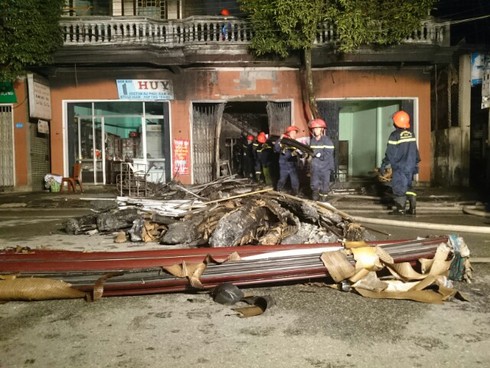 Huế: Cháy dữ dội tại cơ sở khung ảnh, 3 người may mắn thoát chết trong đêm - ảnh 3