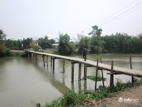 Thanh Hóa: Đánh đu tính mạng trên cây cầu “tử thần” - ảnh 1