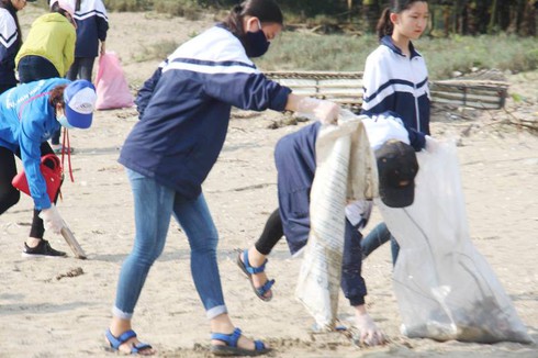 Hà Tĩnh: Hãy làm sạch biển - ảnh 2