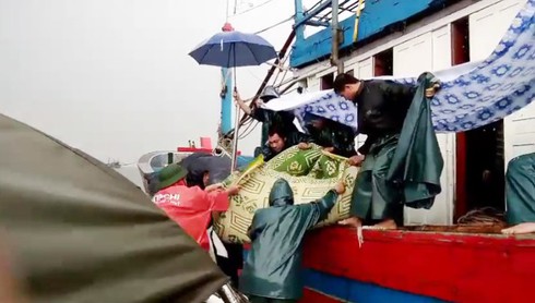 Nghệ An: Liên tiếp đứt dây cáp tời trên tàu, nhiều người chết, thương vong - ảnh 2