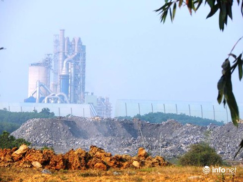 Thừa Thiên Huế: Phấp phỏng sống trong những ngôi nhà nứt toác vì mỏ đá nổ mìn - ảnh 1