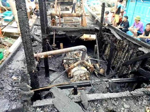 Thanh Hóa: Rò bình ga, thuyền bốc cháy ngùn ngụt trên biển - ảnh 2