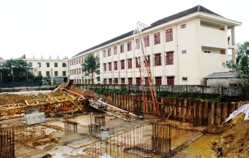 Nghệ An: Khởi tố vụ cần cẩu đè chết học sinh trong trường học - ảnh 2