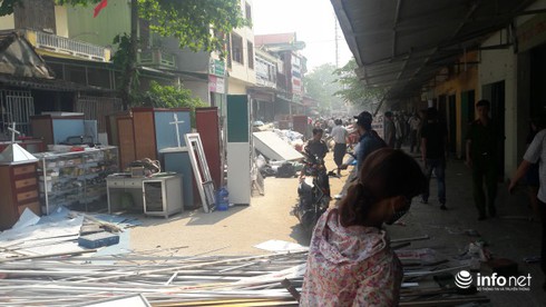 Chủ tịch huyện hủy họp, ra hiện trường chỉ đạo chữa cháy chợ Đồng Lê - ảnh 2