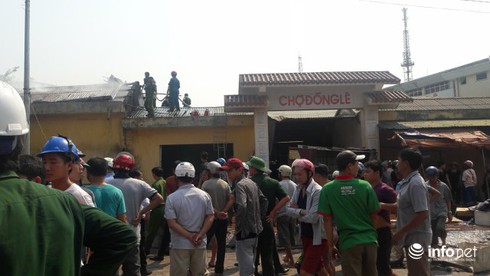 Chủ tịch huyện hủy họp, ra hiện trường chỉ đạo chữa cháy chợ Đồng Lê - ảnh 3
