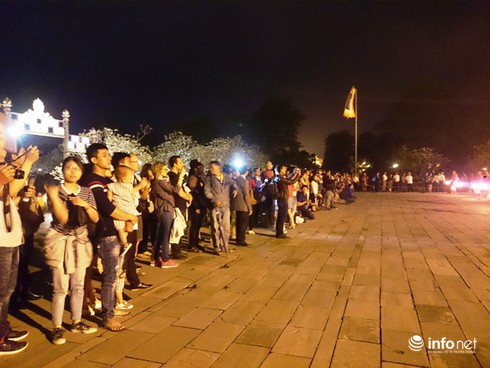 Đại nội Huế: Đón hàng nghìn lượt du khách trong đêm mở cửa đầu tiên - ảnh 4
