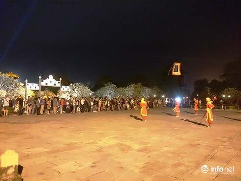 Đại nội Huế: Đón hàng nghìn lượt du khách trong đêm mở cửa đầu tiên - ảnh 9