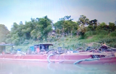 Hàng loạt tàu