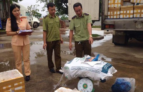 Thanh Hóa: Bắt xe tải vận chuyển 4,5 tấn nội tạng thối đi tiêu thụ - ảnh 1