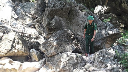 Những chuyện khó tin ở bản Dốc Mây, kỳ 3: Những người thầy mang áo lính - ảnh 2