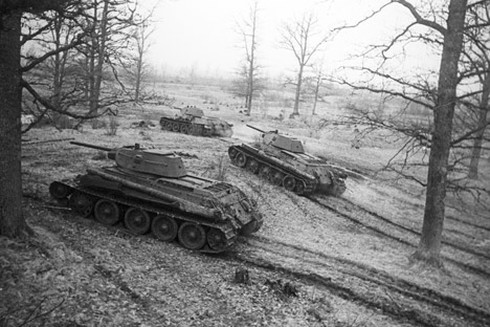 Xe tăng T-34 - 80 tuổi vẫn
