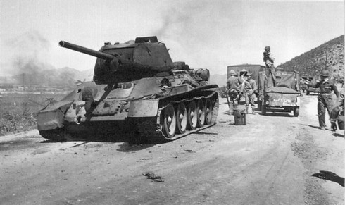 Xe tăng T-34 - 80 tuổi vẫn