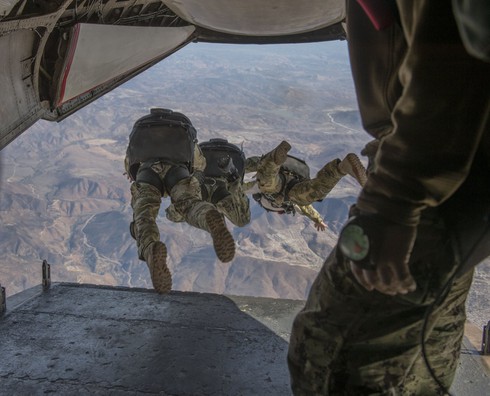 10 bức ảnh đẹp nhất của Hải quân Mỹ trong năm 2014 - ảnh 8