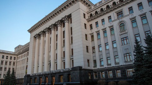 Hàng trăm người xông vào phủ tổng thống Ukraine ở Kiev - ảnh 2