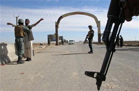 Mỹ lại trì hoãn việc rút toàn bộ quân ở Afghanistan - ảnh 1