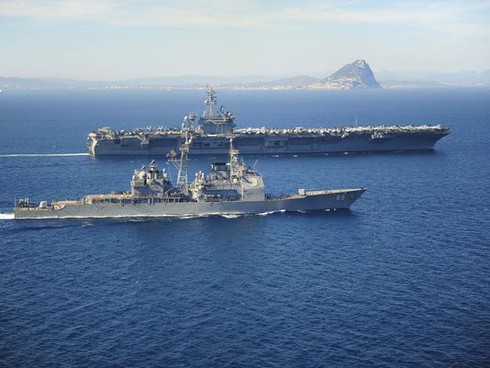Mỹ đưa tàu sân bay đến Yemen để đánh chặn Iran - ảnh 1