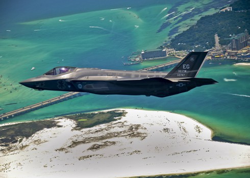 Tiêm kích F-35 sẽ được trang bị thêm máy bay không người lái? - ảnh 1