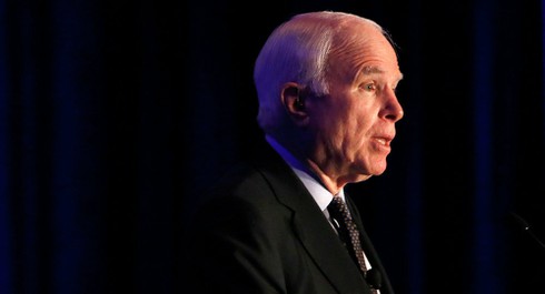 McCain: Mỹ nên nới lỏng lệnh cấm bán vũ khí cho Việt Nam - ảnh 1