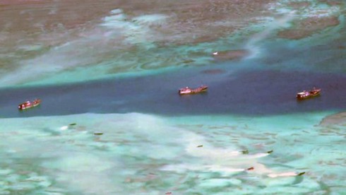 Không chiếm được đảo, ngư dân Trung Quốc hủy diệt san hô ở Biển Đông - ảnh 1