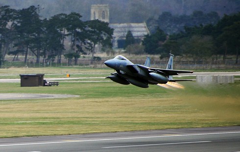 Anh lo không đủ trang bị hỗ trợ tiêm kích F-35 - ảnh 1